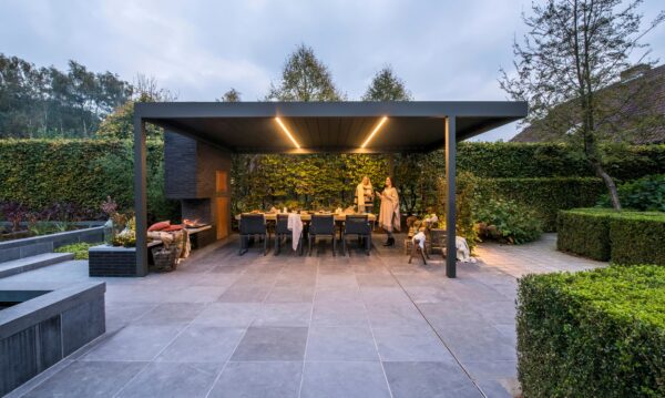 Motorisierte Terrassenüberdachung mit schwenkbaren Lamellen | RENSON - Image 6