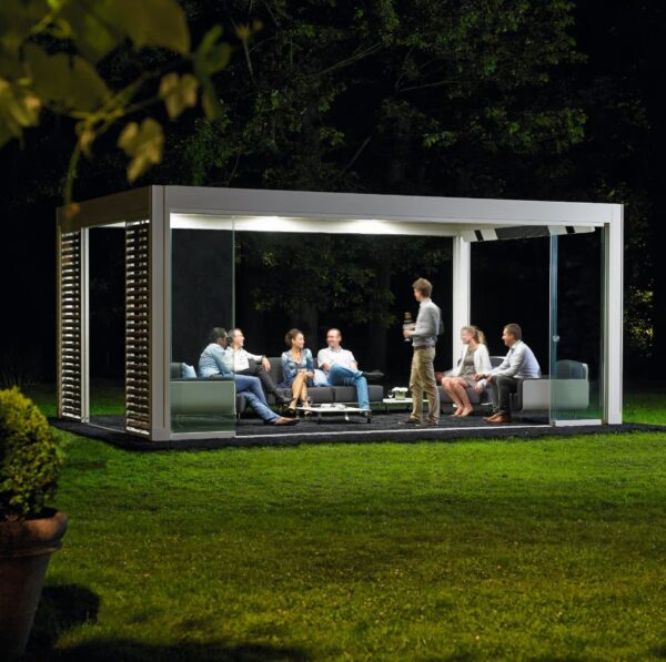 Motorisierte Terrassenüberdachung mit schwenkbaren Lamellen | RENSON - Image 12