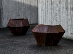 Niedriger Handgearbeiteter Gartenvase aus Corten™ | DOMANI | Cortina