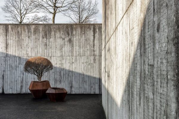Niedriger Handgearbeiteter Gartenvase aus Corten™ | DOMANI | Cortina - Image 2