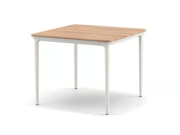 Quadratischer Gartentisch aus Teakholz | DEDON | BELLMONDE