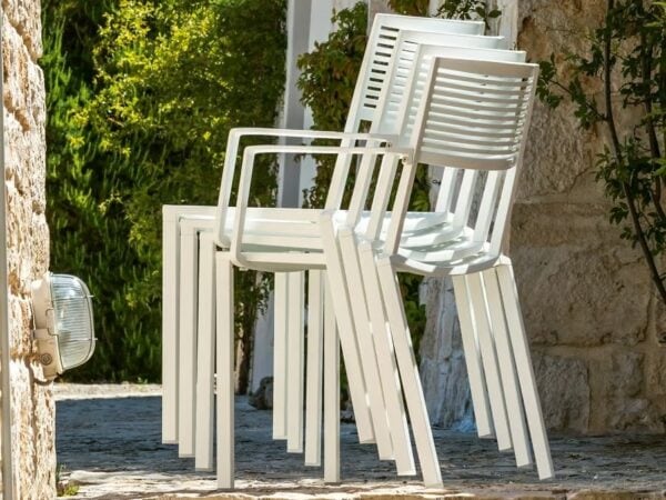 Stapelbarer Gartenstuhl aus Aluminium mit Armlehnen | FAST | Omnia Selection - Image 2