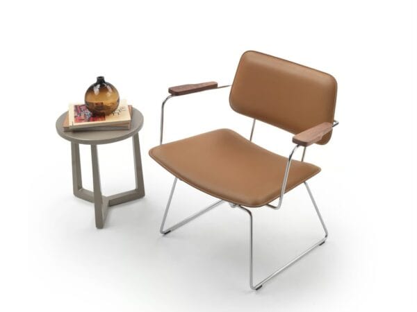 Mit Kufengestell Loungesessel aus gegerbtem Leder mit Armlehnen | Flexform | Echoes S.H.