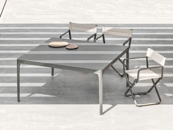 Quadratischer Gartentisch aus Feinsteinzeug | Ethimo | Play