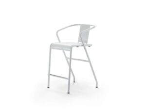 Gartenhocker aus lackiertem Metall mit Armlehnen mit Fußstütze | Flexform | Calipso