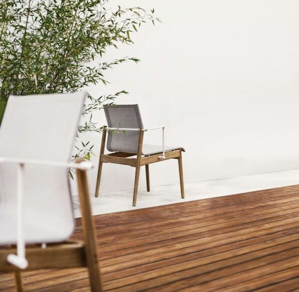 Stapelbarer Gartenstuhl aus Stoff mit Armlehnen | Gloster | Sway - Image 18