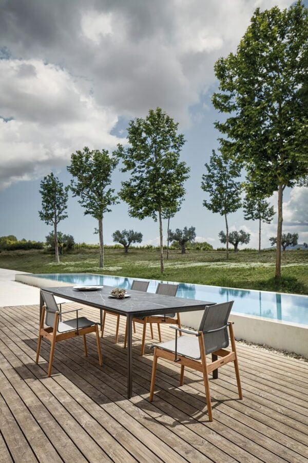 Stapelbarer Gartenstuhl aus Stoff mit Armlehnen | Gloster | Sway - Image 8