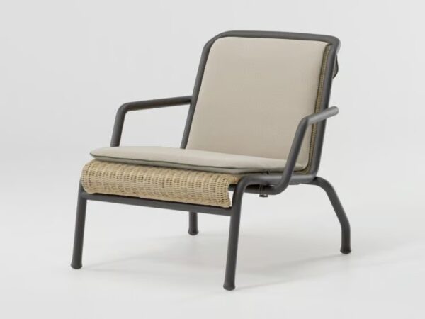Loungesessel aus Rattan mit Armlehnen | Kettal | Eolias
