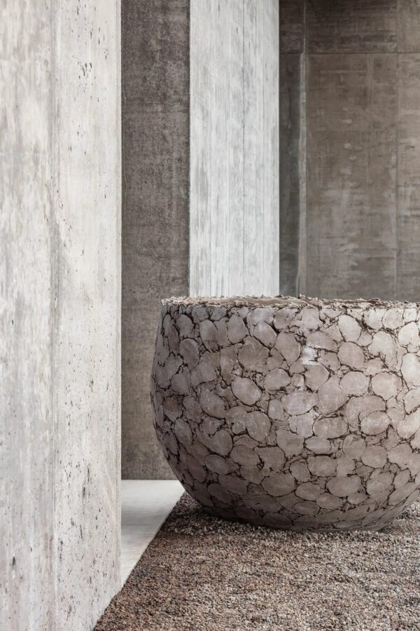 Handgearbeiteter Vase aus Terrakotta | DOMANI - Image 2