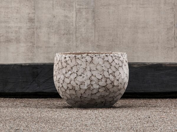 Handgearbeiteter Vase aus Terrakotta | DOMANI