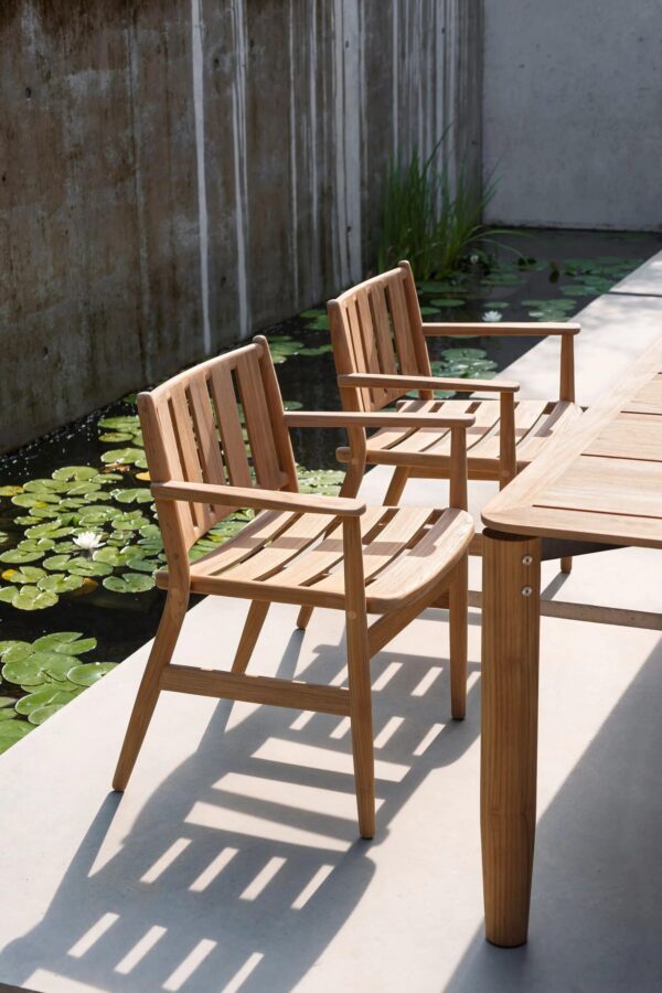 Gartenstuhl aus Teakholz mit Armlehnen | RODA | Levante - Image 2