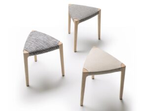 Stapelbarer Hocker aus Esche | Living Divani | Ticino