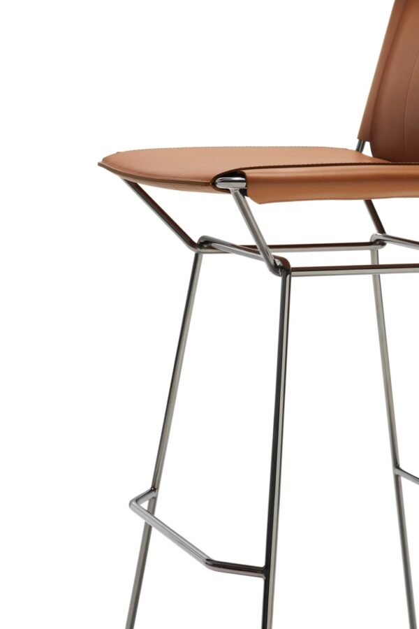 Mit Kufengestell Hocker aus gegerbtem Leder mit Fussstütze | MDF Italia | Neil - Image 5