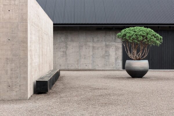 Niedriger Handgearbeiteter Gartenvase aus Terrakotta | DOMANI - Image 3