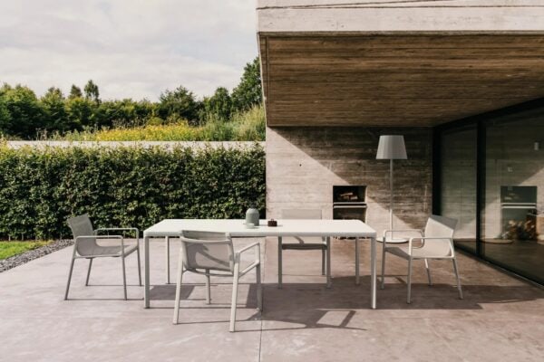 Stapelbarer Gartenstuhl aus Stoff mit Armlehnen | Kettal | Park Life - Image 6
