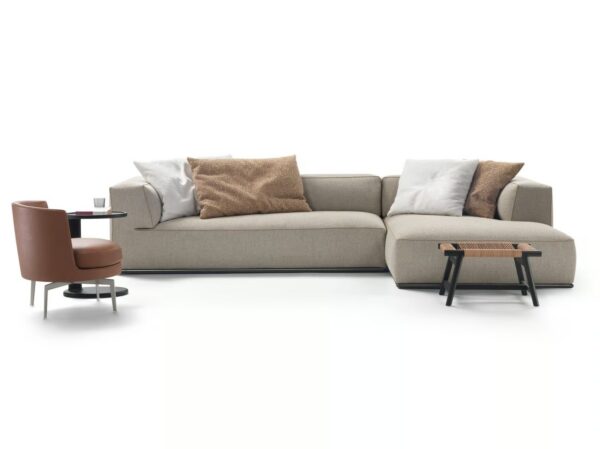 Sofa aus Stoff mit integriertem Zeitungsständer | Flexform | Perry