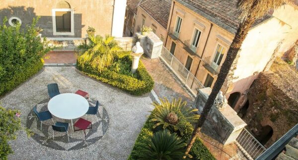 Runder Gartentisch aus Leichtzement | Paola Lenti | Plano - Image 3