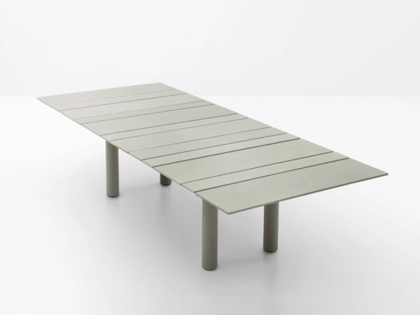 Rechteckiger Gartentisch aus Zement | Paola Lenti