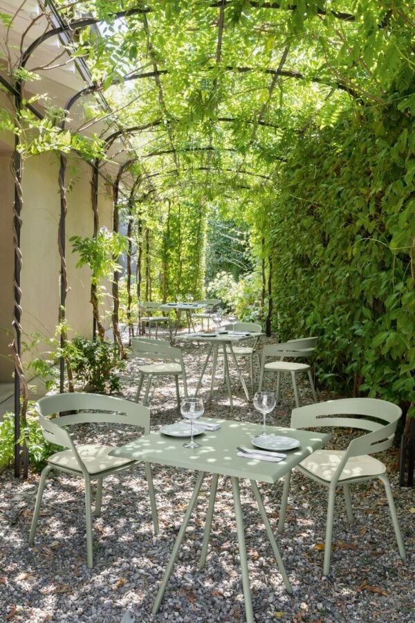 Stapelbarer Gartenstuhl aus Aluminium mit Armlehnen | FAST | Ria - Image 8