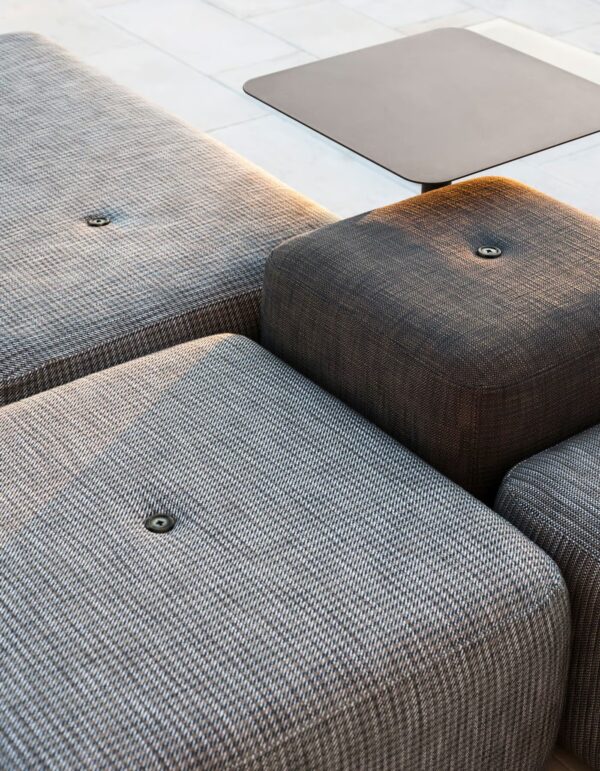 Quadratischer Sitzpouf für den Außenbereich aus Stoff | RODA | Double - Image 5