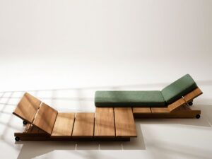 Verstellbarer Gartenliege aus Irokoholz mit Rollen | RODA | Eolie