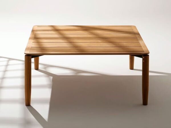 Quadratischer Gartentisch aus Teakholz | RODA | Levante