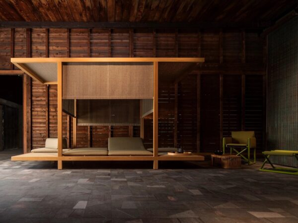 Verstellbares Loungebett aus Zedernholz mit Baldachin mit Sonnenschirm | Paola Lenti | Toku - Image 3