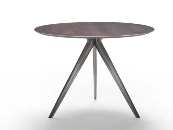 Runder Tisch aus Holz mit 3-Speichen-Kreuzfuss | Flexform | Zefiro