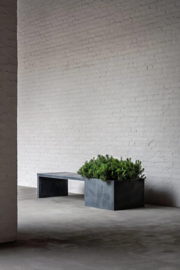 Gartenbank aus Zink mit integriertem Pflanzgefäss | DOMANI | Zinc - Image 3