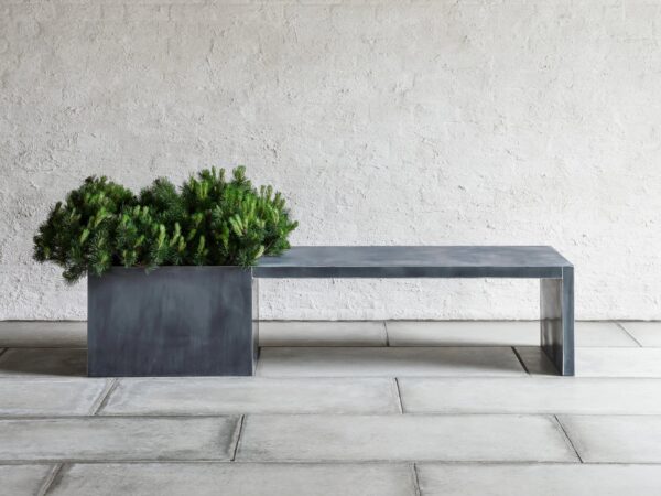 Gartenbank aus Zink mit integriertem Pflanzgefäss | DOMANI | Zinc