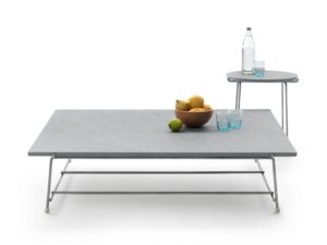 Niedriger Couchtisch aus Stein | Flexform | Any Day Outdoor