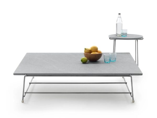 Niedriger Couchtisch aus Stein | Flexform | Any Day Outdoor