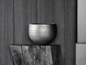 Niedriger Handgearbeiteter Gartenvase aus Terrakotta | DOMANI