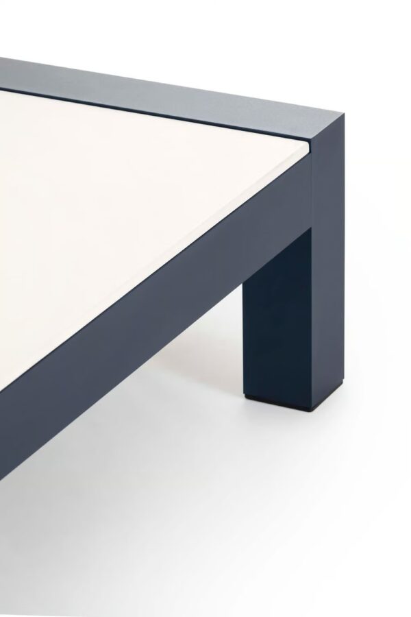 Niedriger Couchtisch aus Thermolackiertem Aluminium | GANDIABLASCO | Islablanca - Image 6
