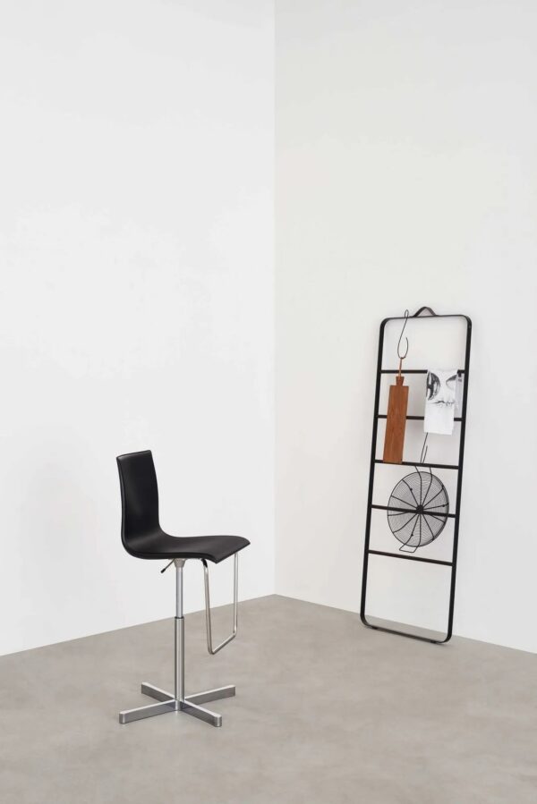 Drehhocker Speichen- Hocker aus Acryl mit Rückenlehne | Desalto - Image 5
