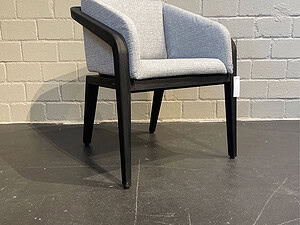 Manutti Sunrise Dining Arm Chair, teak scuro | Ab Showroom