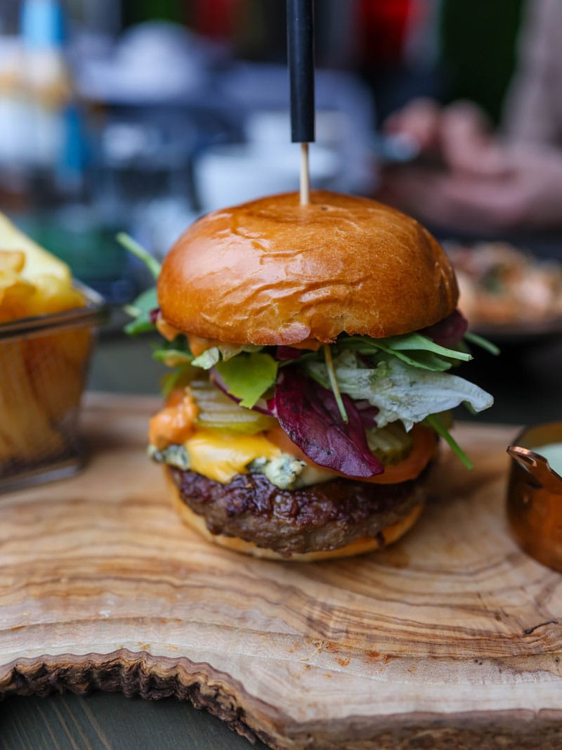Burger bei FORMS Coffee